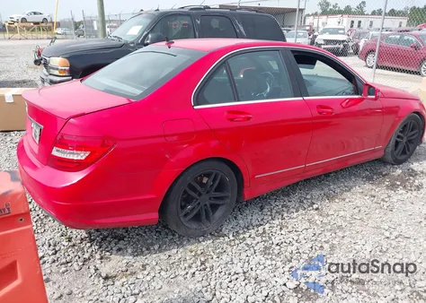 2013 Mercedes-Benz C 250 Luxury/Sport z USA, uszkodzony, nr VIN WDDGF4HB7DR289928